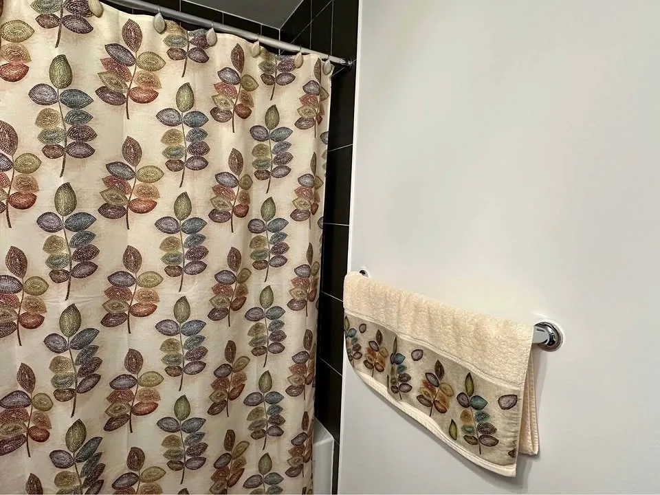 Unused Leaf Pattern Shower Curtain and Towel Set