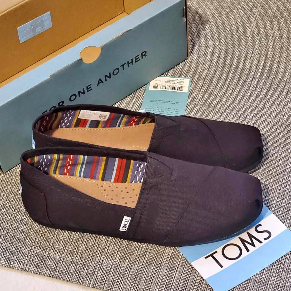 New TOMS Classic Canvas Shoes Size 8.5
