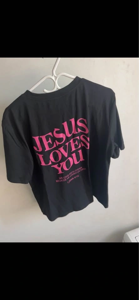 Oversized Christian Graphic Tee – Jesus Loves You