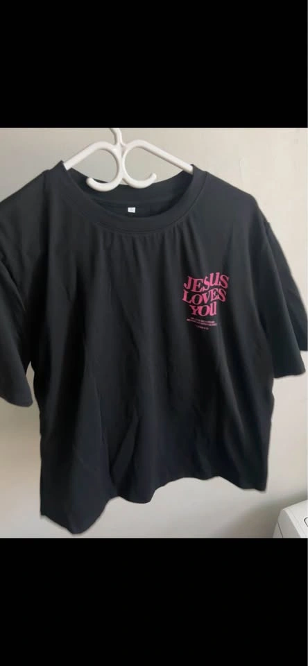 Oversized Christian Graphic Tee – Jesus Loves You - photo 2