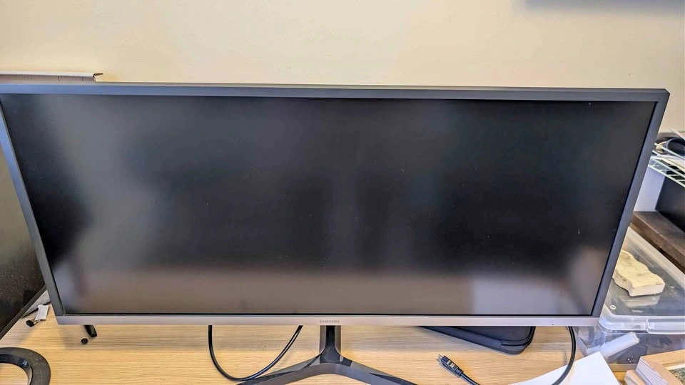 Samsung 34inch Ultra Wide Monitor – Great Working Condition