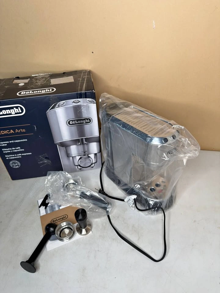 De’Longhi Dedica Arte Espresso Machine