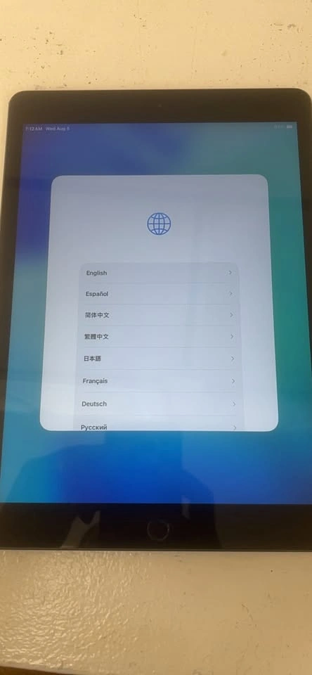 Apple 8th generation iPad Tablet - photo 3