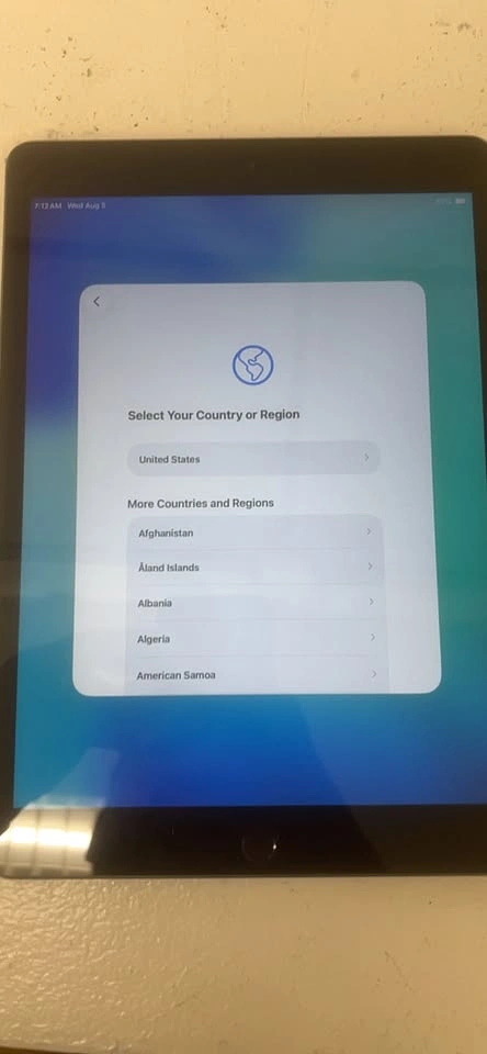 Apple 8th generation iPad Tablet - photo 4