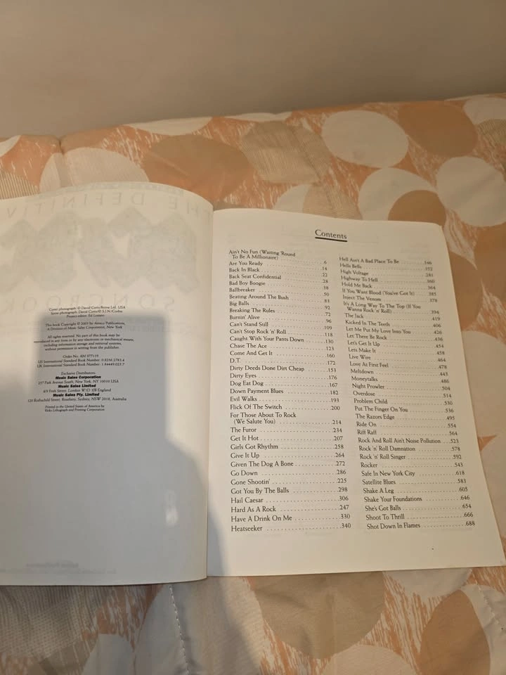AC/DC The Definitive Songbook – Guitar Tablature Edition - photo 3
