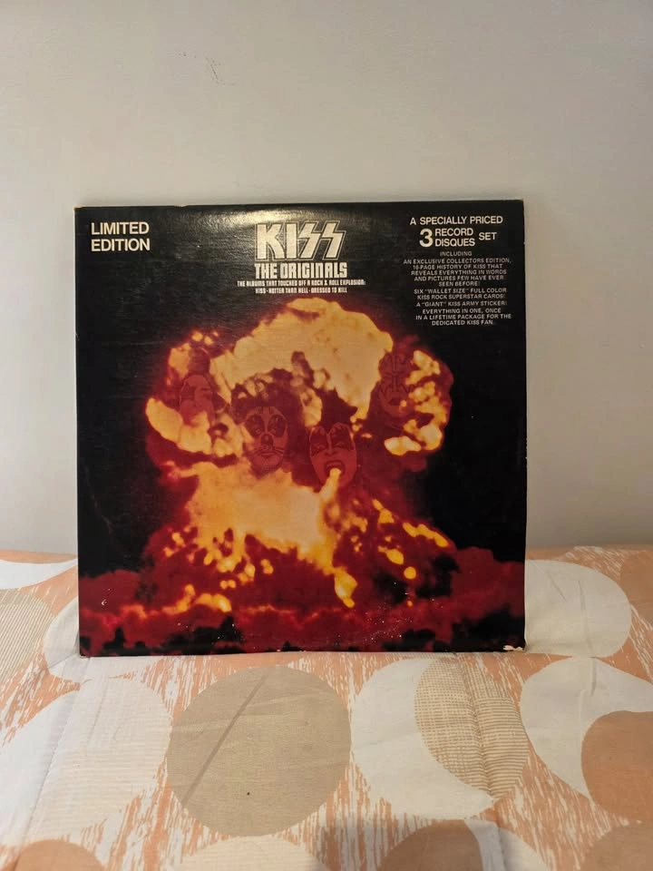 KISS Originals 3-LP Box Set with 16-Page Booklet – Vintage Colle