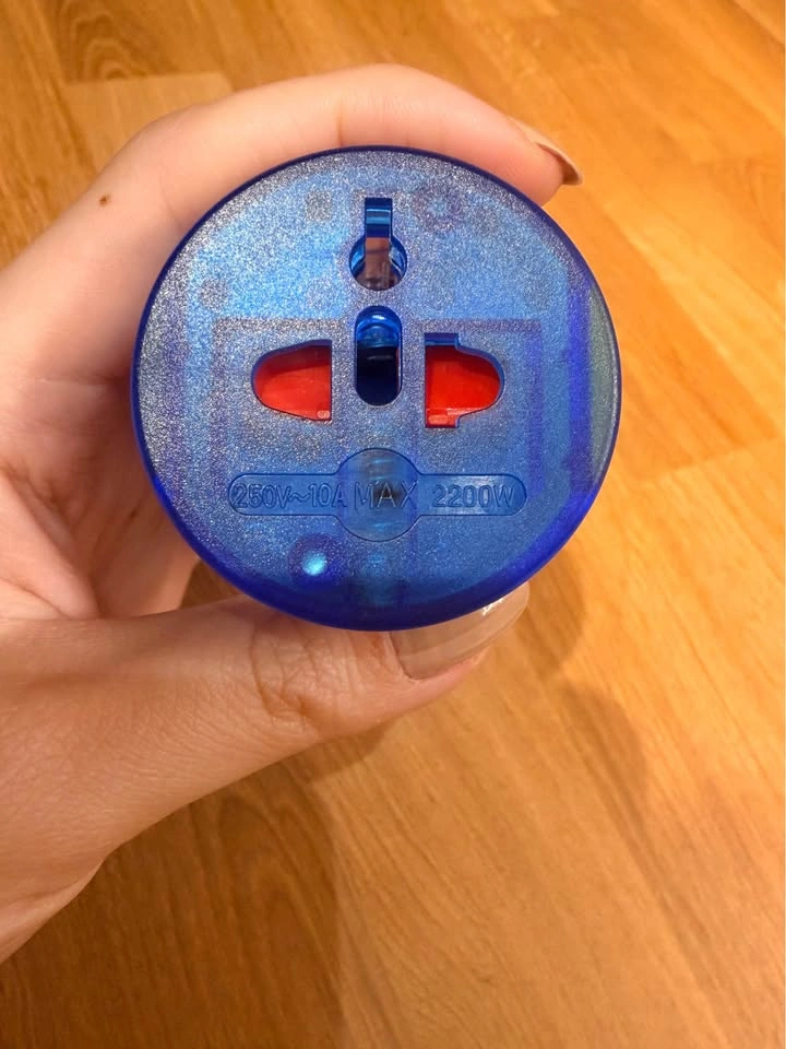 Arcotek Universal Travel Adapter - photo 2