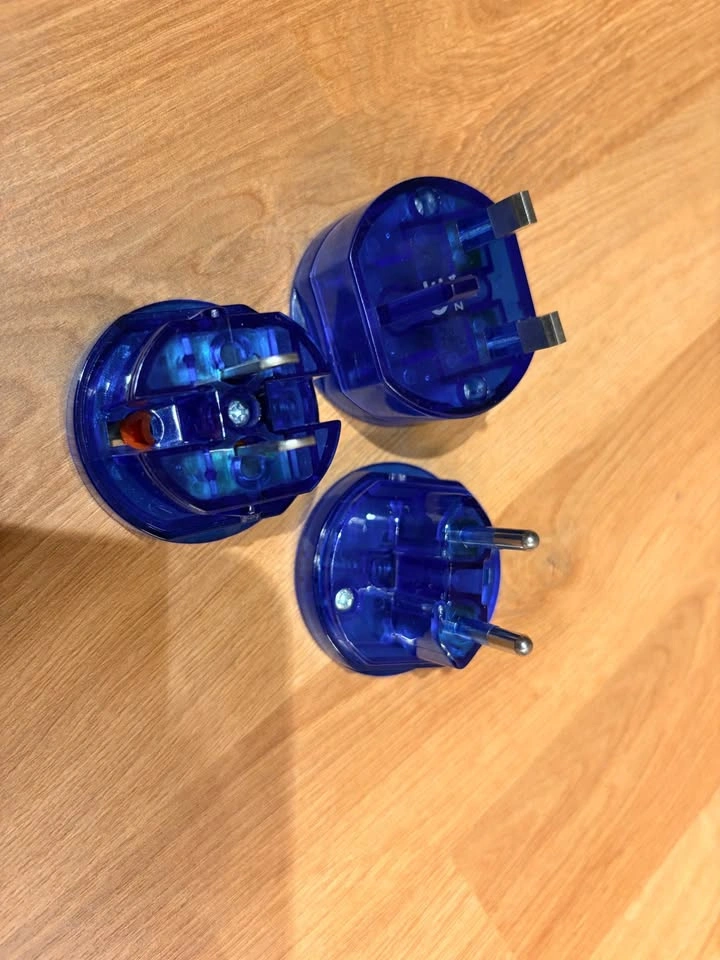 Arcotek Universal Travel Adapter - photo 5
