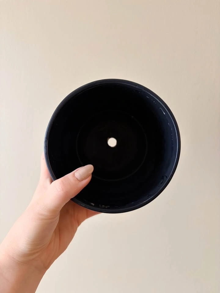 4.5“ Black Ceramic Planter Pot - photo 2