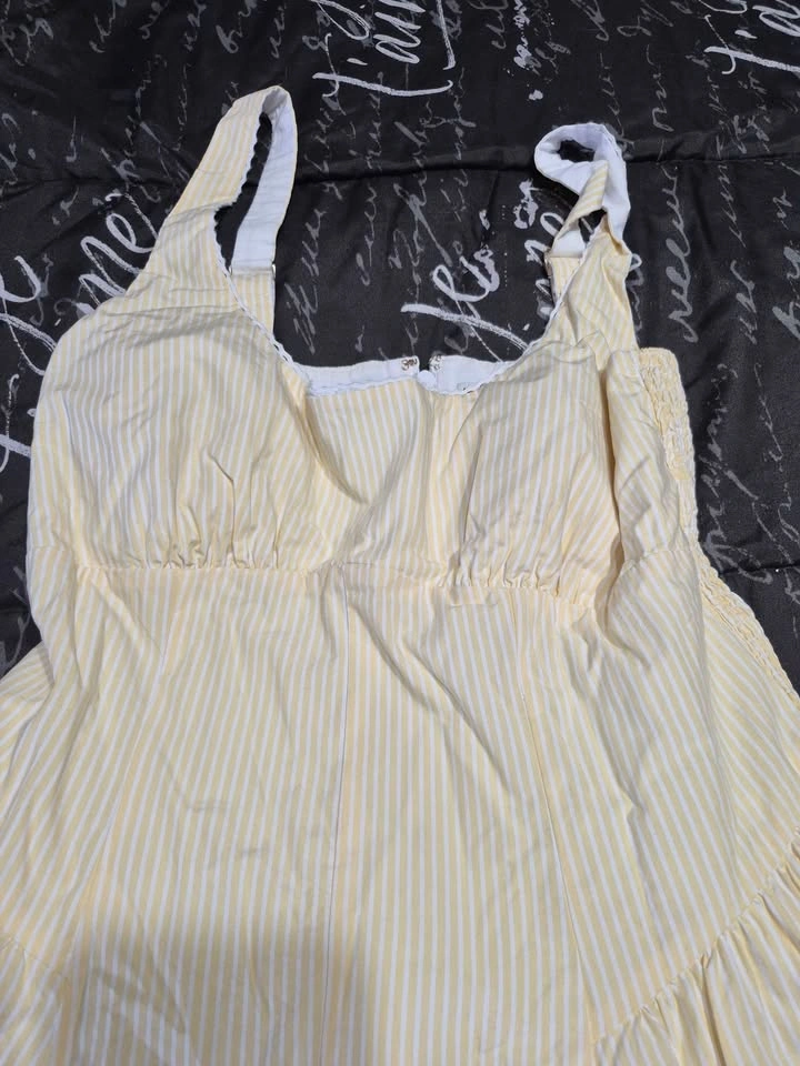 Abercrombie & Fitch Yellow Striped Maxi Dress - Size Large - photo 3