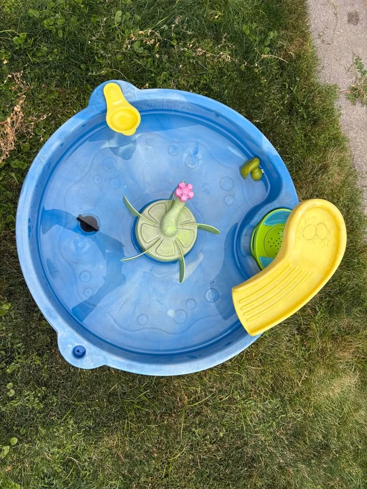 Step 2 water table - photo 2