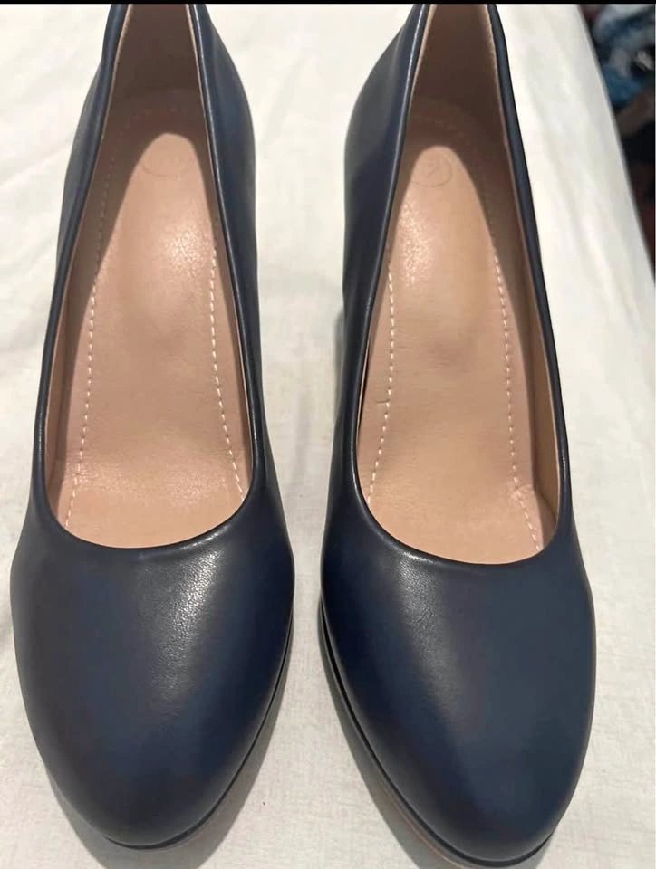 A New Day Navy Blue Pumps size 40