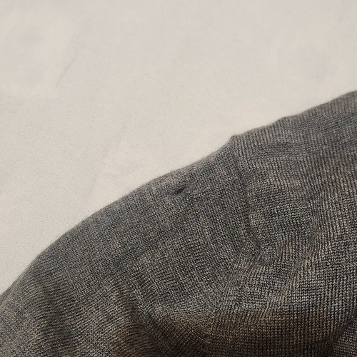 Harry Rosen Men's 100% Wool knit Made in Italy Large V-Neck Swea - photo 4