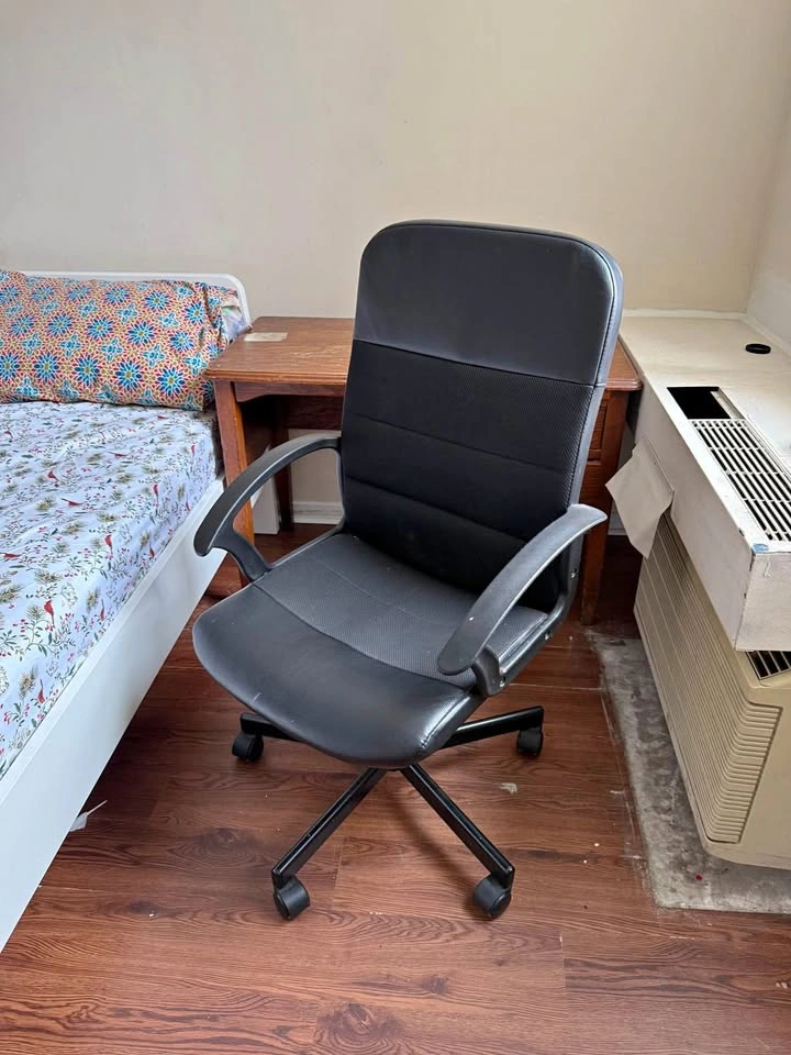 Rotating office chair