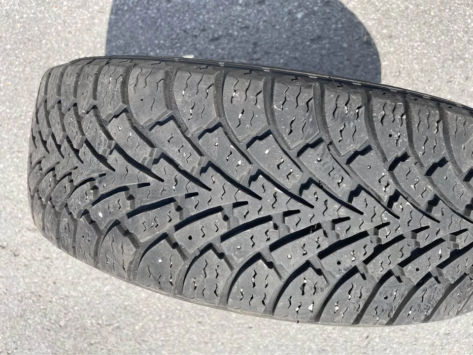 Goodyear Nordic 205/55R16 Winter Tire with Steel Rims x4 - photo 3