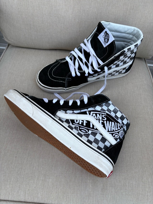 2 pairs of men’s vans size 10.5
