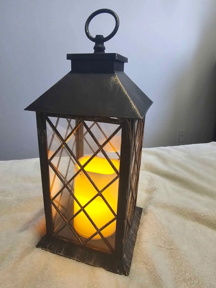 Flickering Lantern - Battery Operated - photo 2