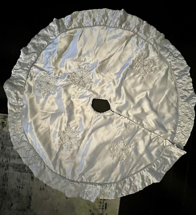 Silver Christmas tree skirt