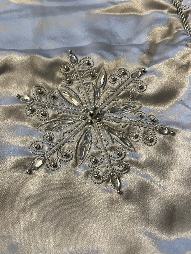 Silver Christmas tree skirt - photo 2