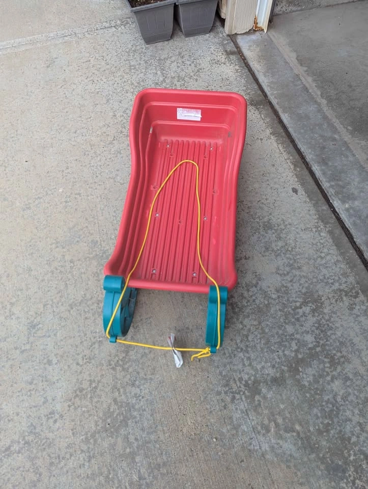 Red and Green Plastic Pull Sled - photo 2