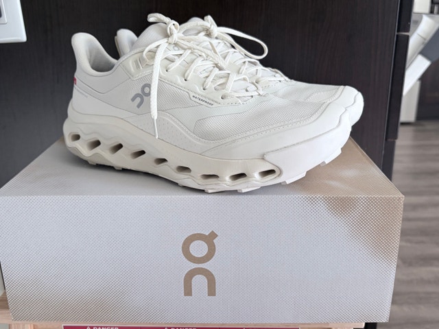 On Cloudhorizon 2 Waterproof Women’s Size 10 – Like New - photo 4