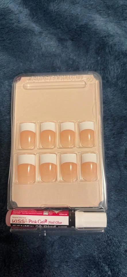 KISS Acrylic French nails - photo 2