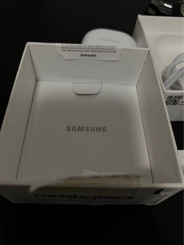Samsung Galaxy Buds2 with two cases and cleaning tool - photo 2