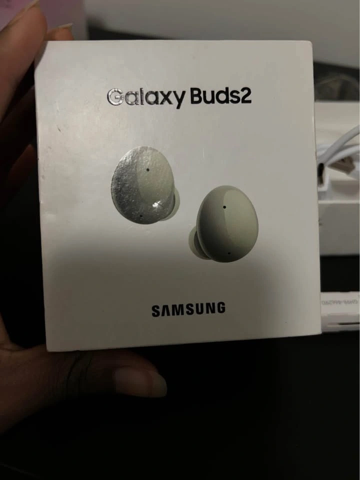 Samsung Galaxy Buds2 with two cases and cleaning tool - photo 3