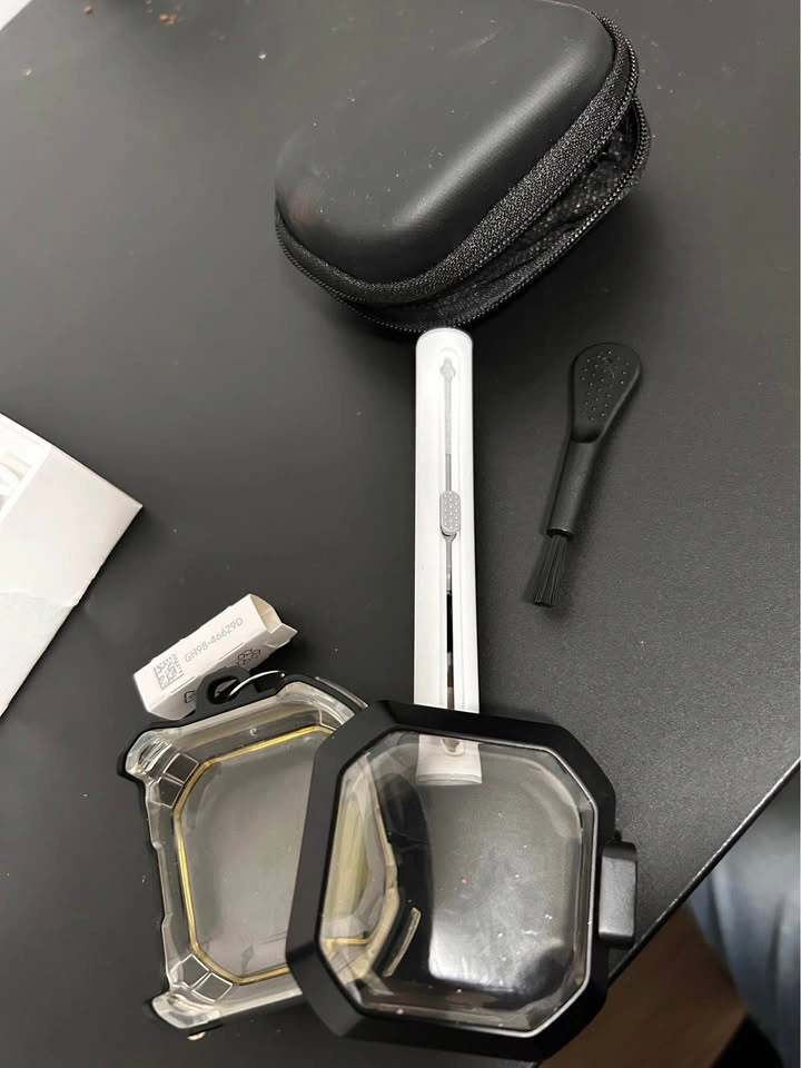 Samsung Galaxy Buds2 with two cases and cleaning tool - photo 5