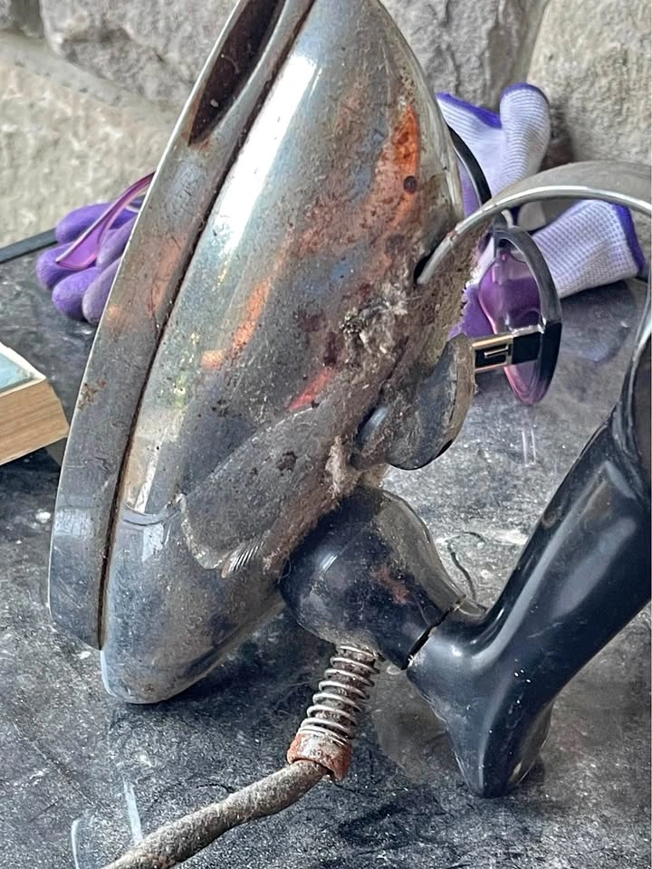 Antique vintage Hotright iron
