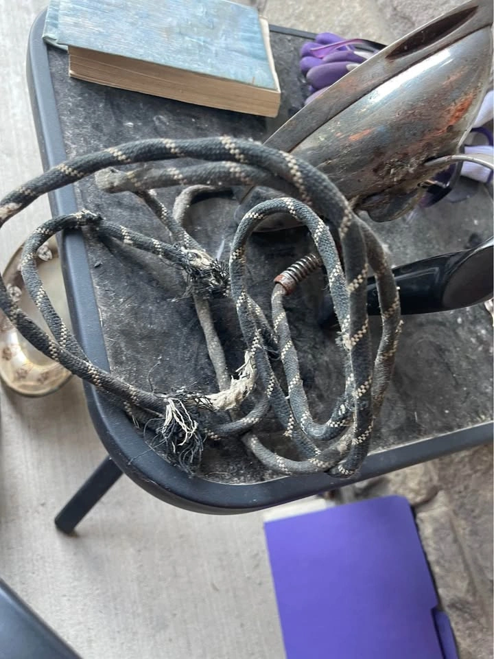 Antique vintage Hotright iron - photo 2