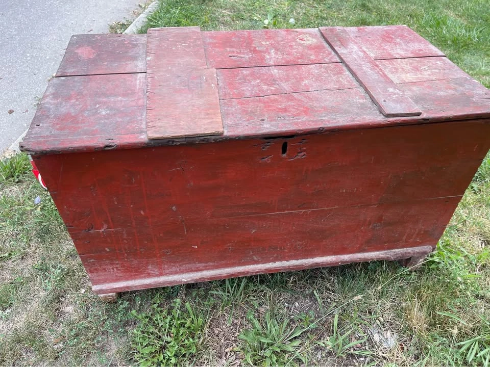 Hand made weathered wooden box - 4 feet long - photo 4