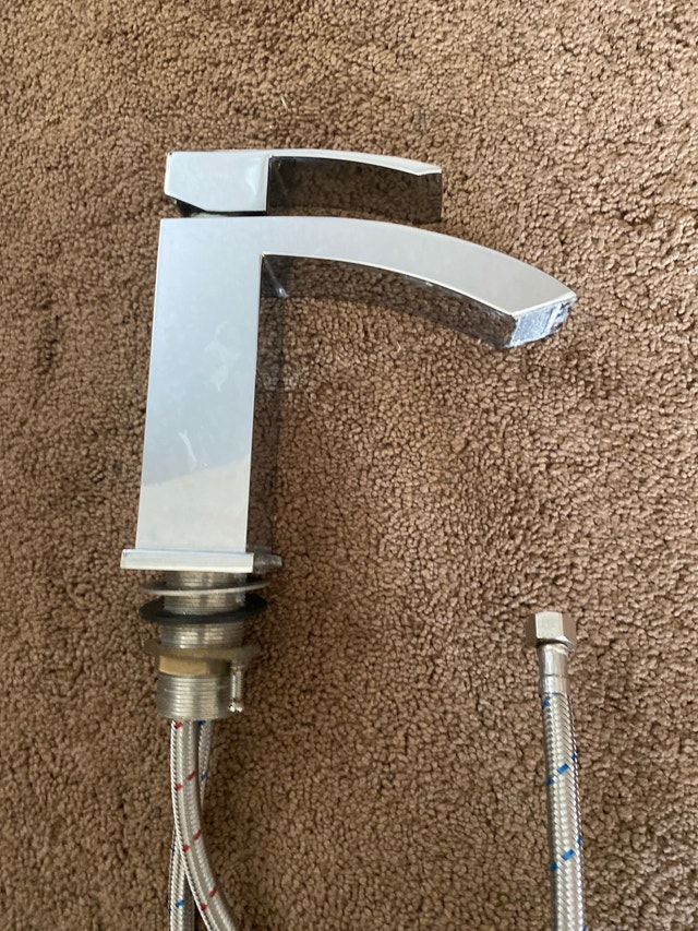 Single control bathroom faucet - photo 2