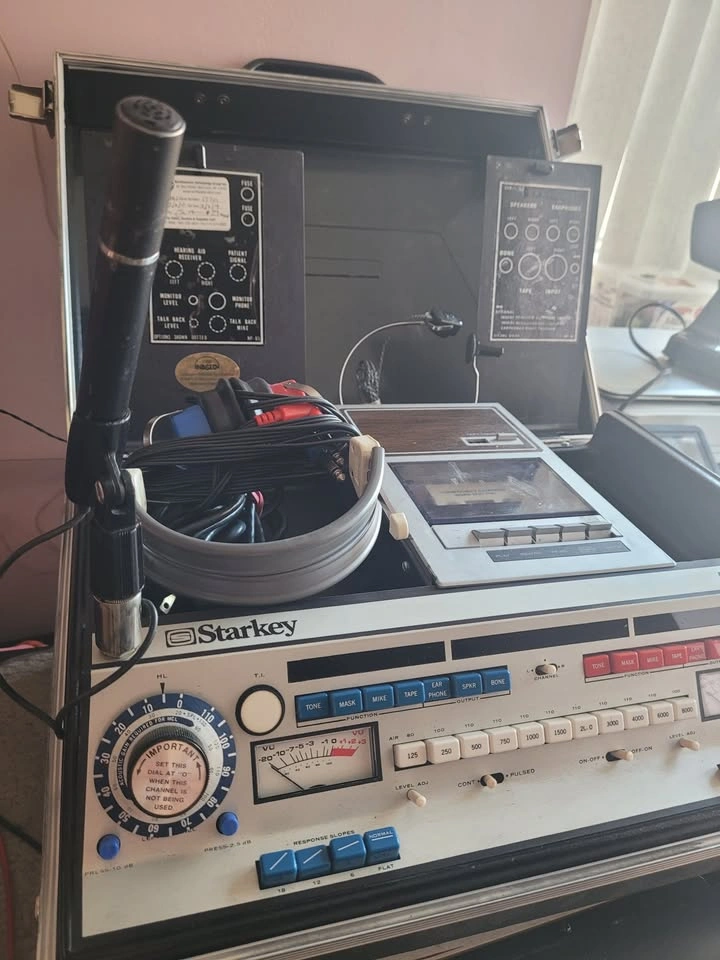 Starkey Audiometer Vintage With Accessories Tested 1990 - photo 4