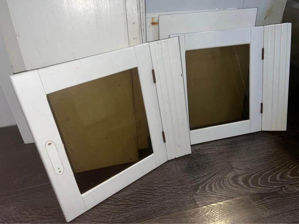 Vintage Art Deco Salvage Lot: Glass Doors & Buffet Doors - photo 3