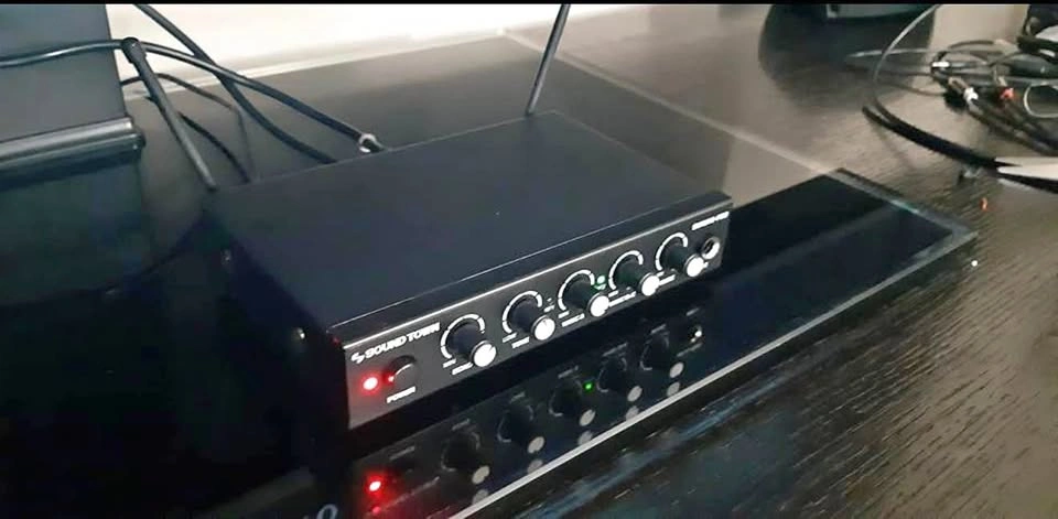 Sound Town Wireless Karaoke Mixer System – Like New (2 Mics Incl