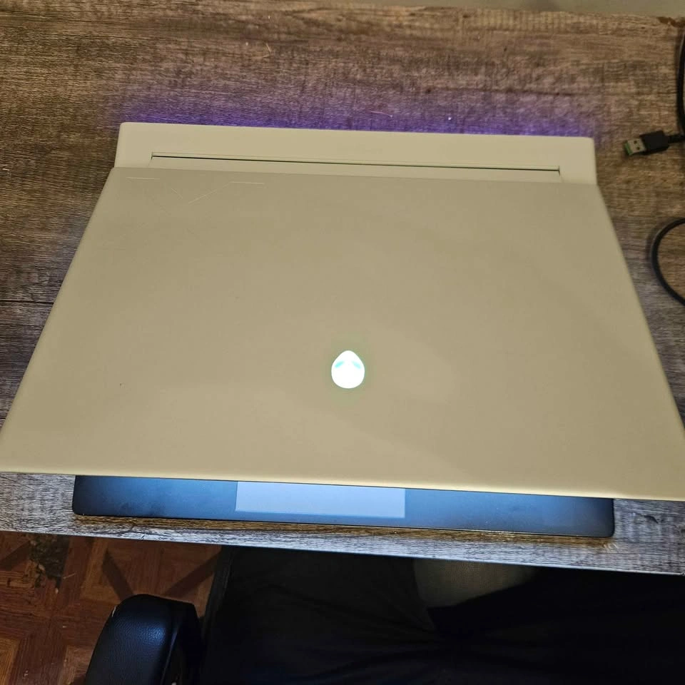 Alienware X16 R2 Gaming Laptop - RTX 4090, Ultra 9, 32GB, 2TB - photo 2