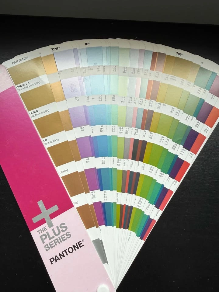 Pantone Plus Series Professional Colour Library - photo 4