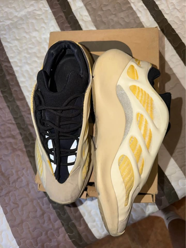 YEEZY 700 V3 - photo 3