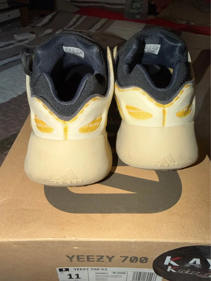 YEEZY 700 V3 - photo 4