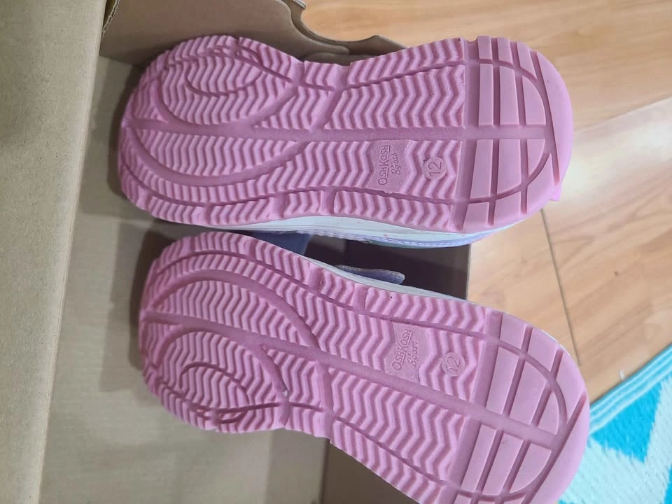 BNWT Oshkosh shoes size 12 - photo 2