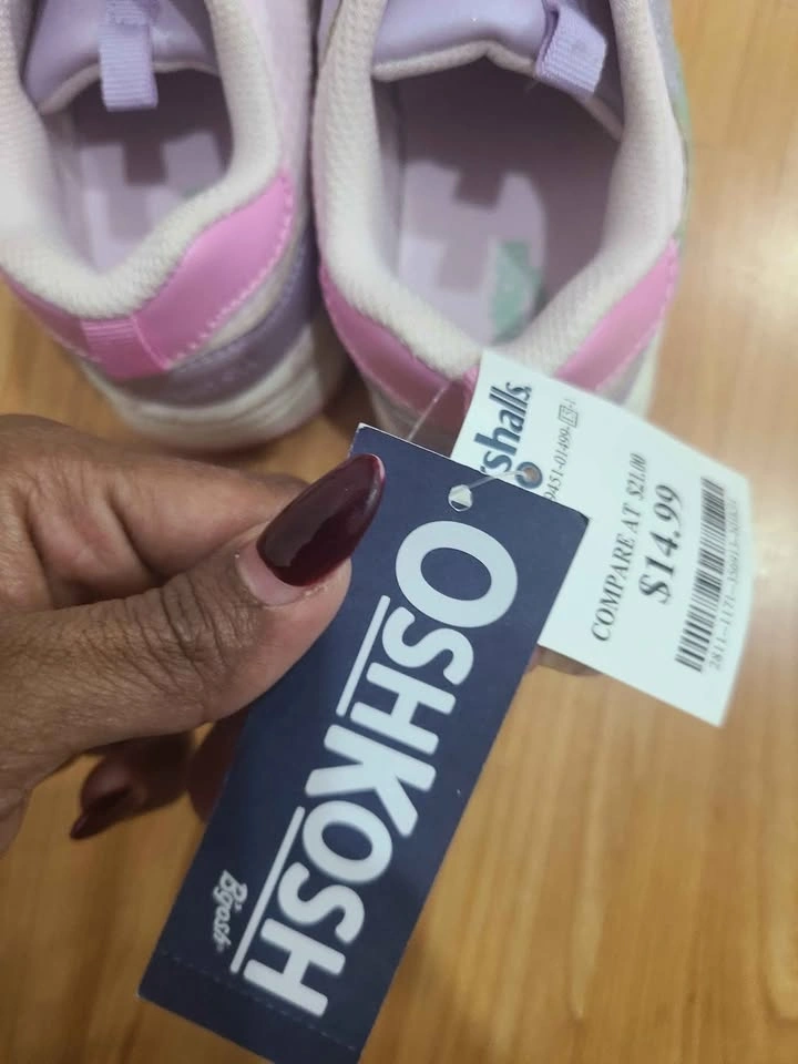 BNWT Oshkosh shoes size 12 - photo 3