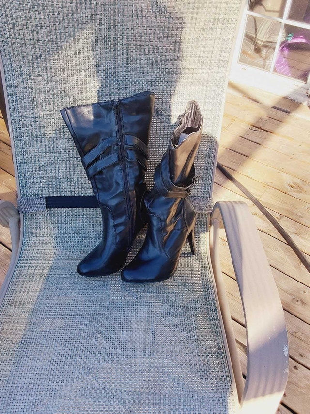 Black Heeled Boots size 9