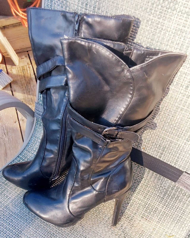 Black Heeled Boots size 9 - photo 2