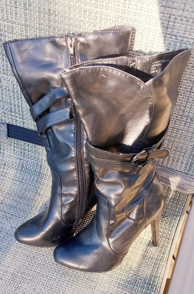 Black Heeled Boots size 9 - photo 3