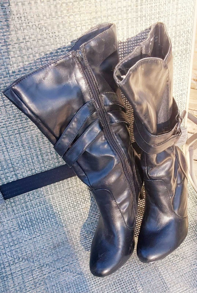 Black Heeled Boots size 9 - photo 4
