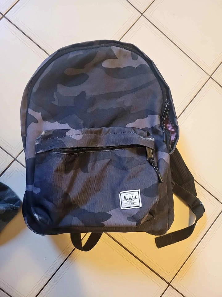 Full size Herschel backpack Black & Grey Camo