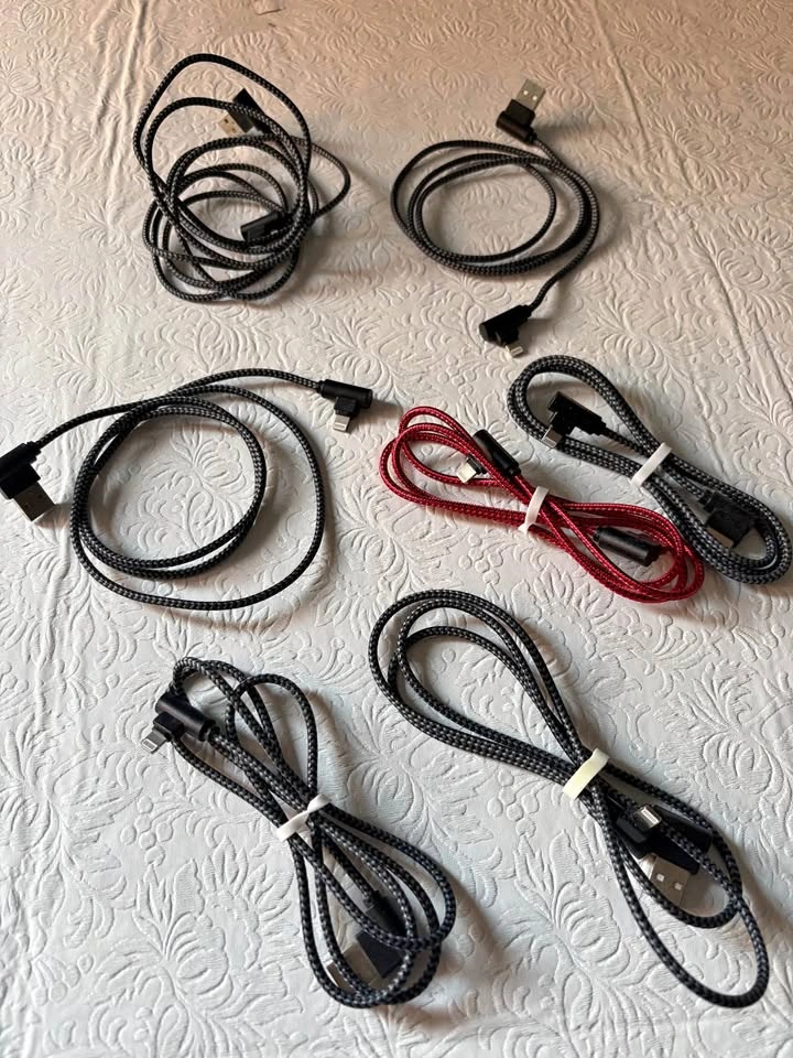 Right Angle Lightning Charging Cables (7)