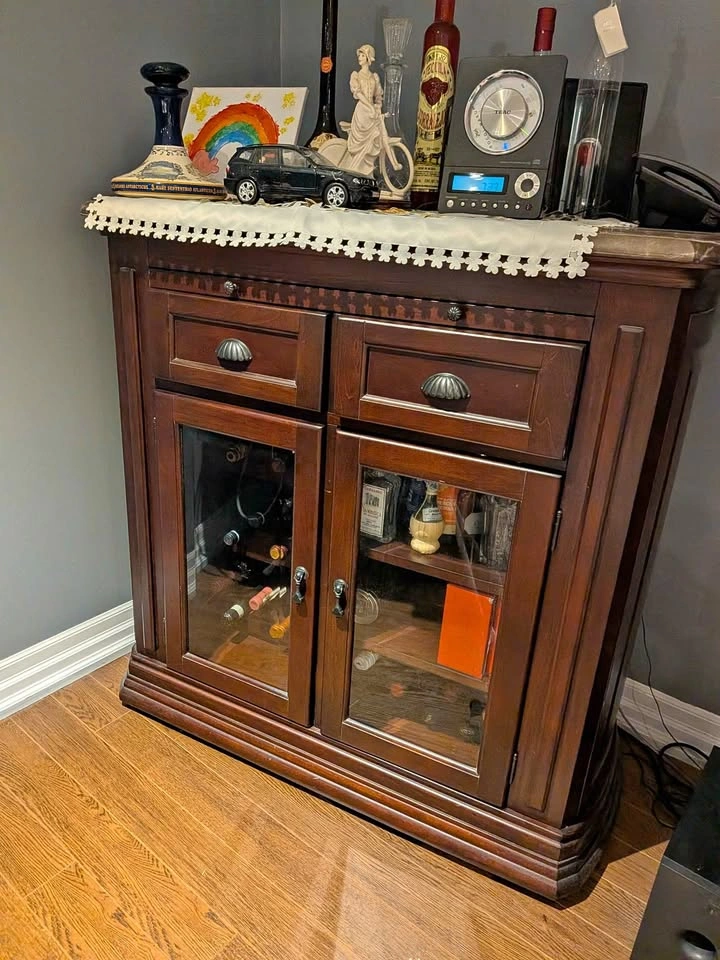 Classic solid wooden & marble top bar