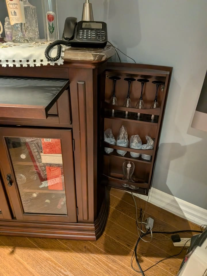 Classic solid wooden & marble top bar - photo 2